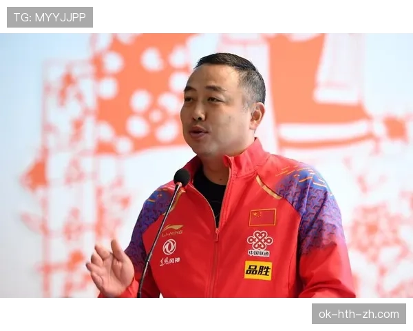 刷到刘国梁深夜吃泡面，桌子旁却搁着名表和私人菜单