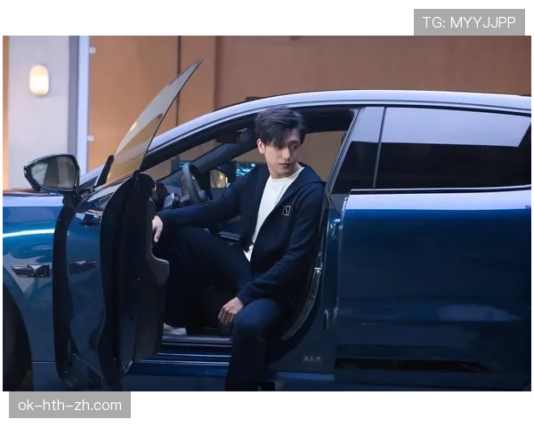 周冠宇这生活太反差，比赛里拼命开挂，机场却被捉个正着啃泡面