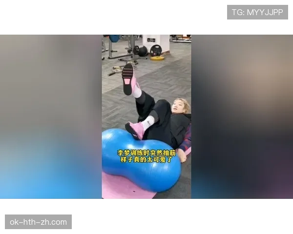 李梦训练完直接拎爱马仕去吃宵夜，这谁顶得住啊